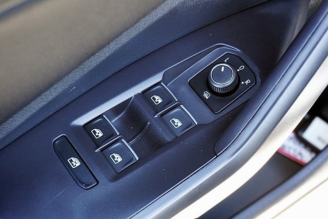 Used 2024 Volkswagen Jetta SE FWD image 31