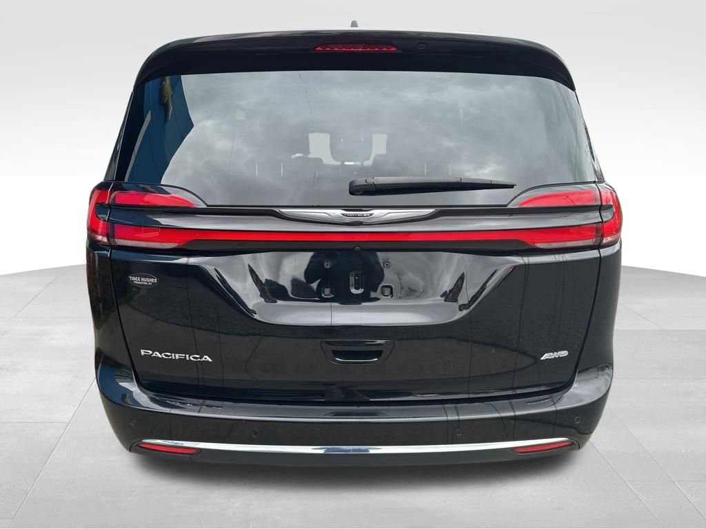 Used 2024 Chrysler Pacifica Touring-L image 8