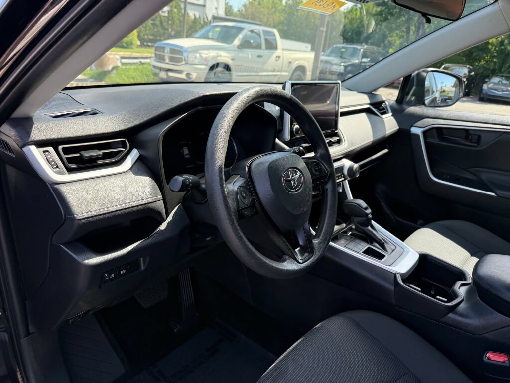 Used 2023 Toyota RAV4 LE AWD/4WD image 11