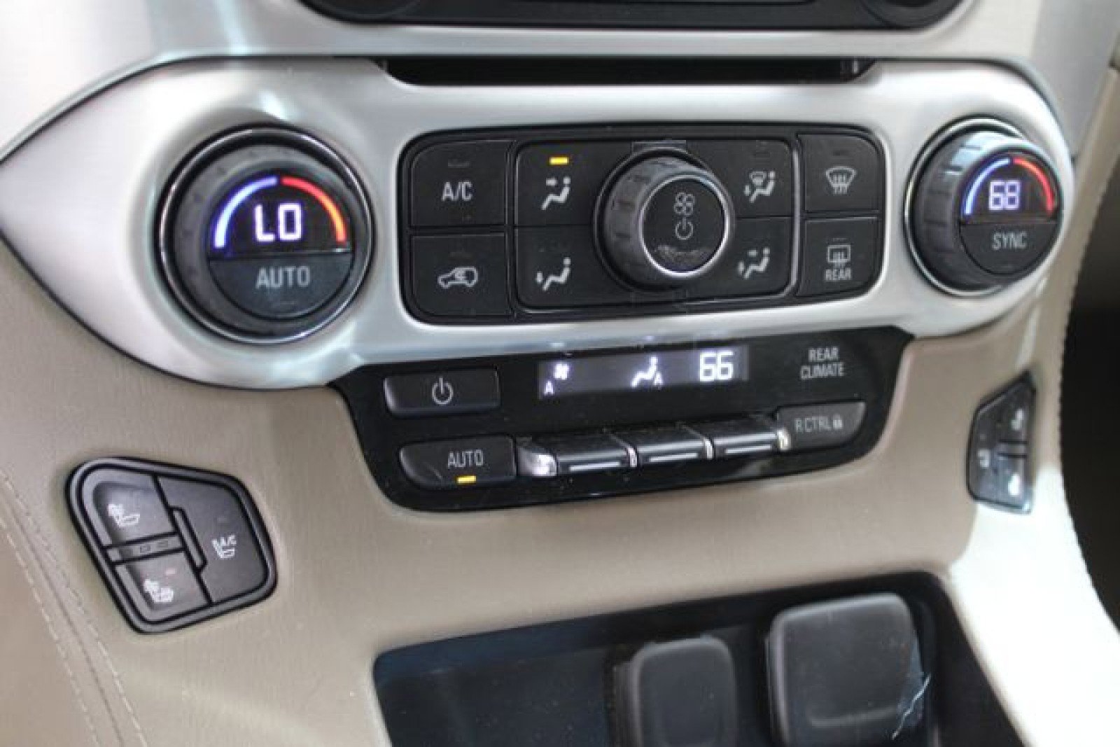 Used 2015 GMC Yukon XL SLT w/ Open Road Package image 17