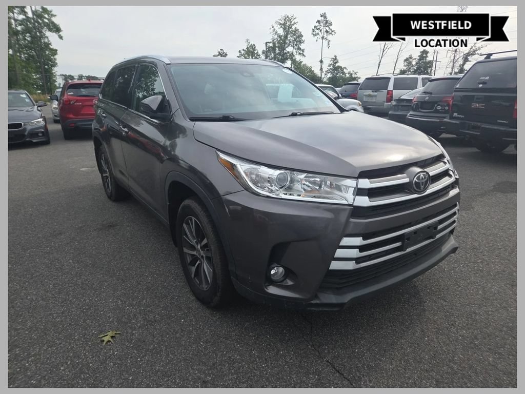 Used 2019 Toyota Highlander XLE AWD/4WD image 1
