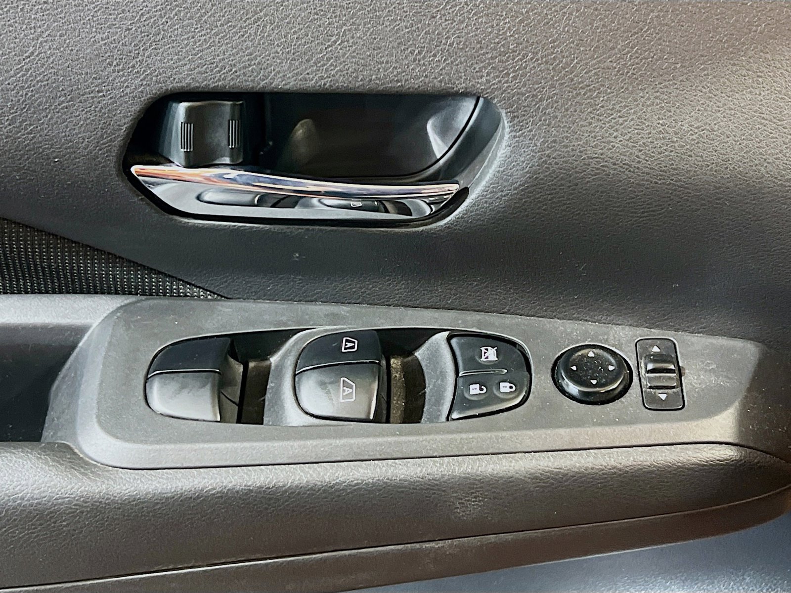 Used 2023 Nissan Kicks SV FWD image 13