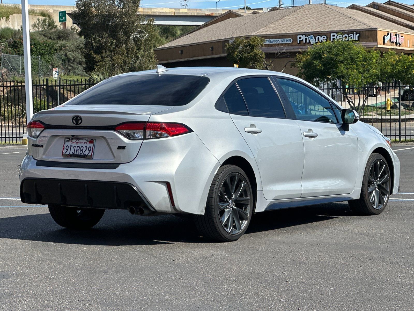 Used 2025 Toyota Corolla SE image 5
