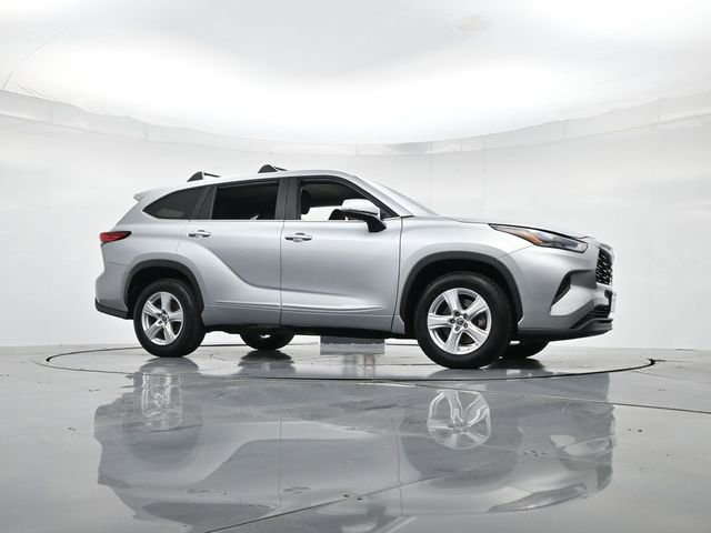 Used 2023 Toyota Highlander L image 33