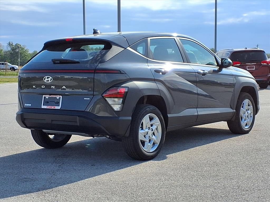 Used 2025 Hyundai Kona SE image 2