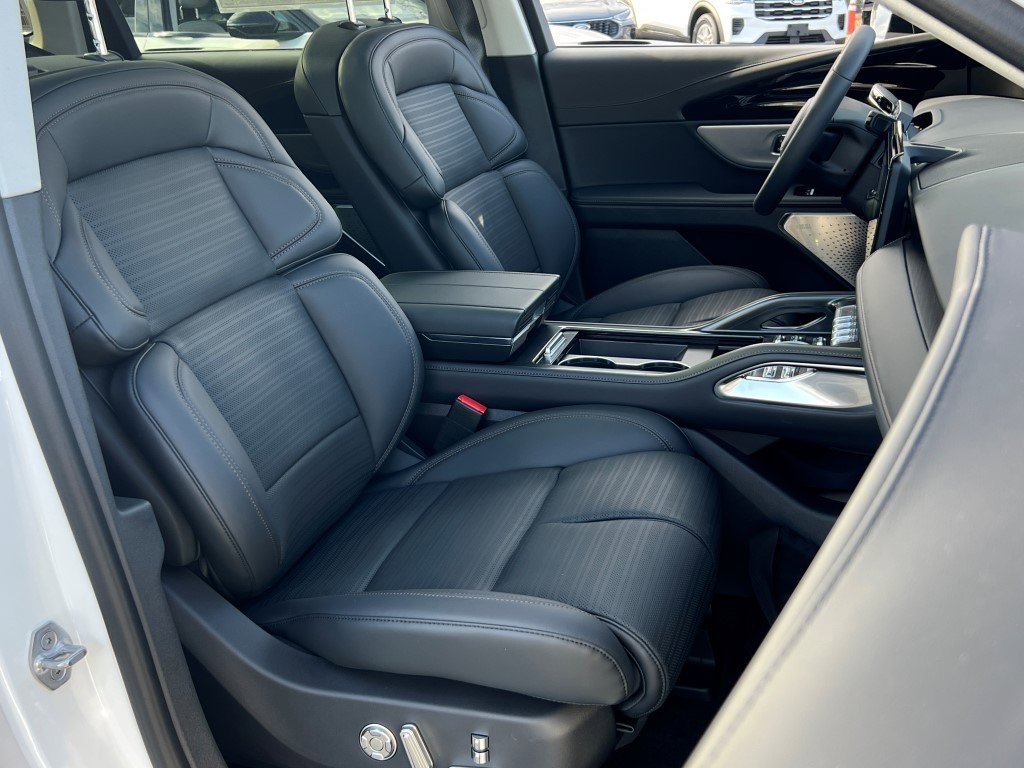 New 2026 Lincoln Nautilus Reserve image 8