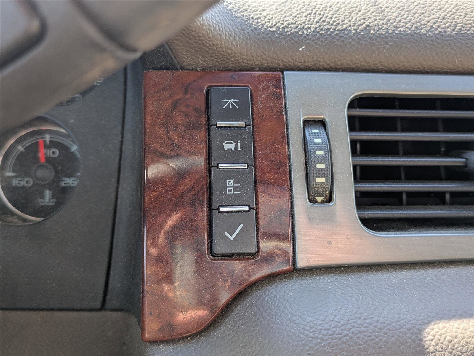 Used 2013 Chevrolet Suburban 2500 LT image 31