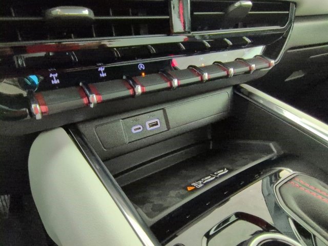 Certified 2025 GMC Canyon AT4 w/ AT4X Package AWD/4WD image 9