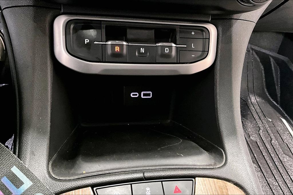Used 2023 GMC Acadia SLE w/ LPO, Floor Liner Package FWD image 16