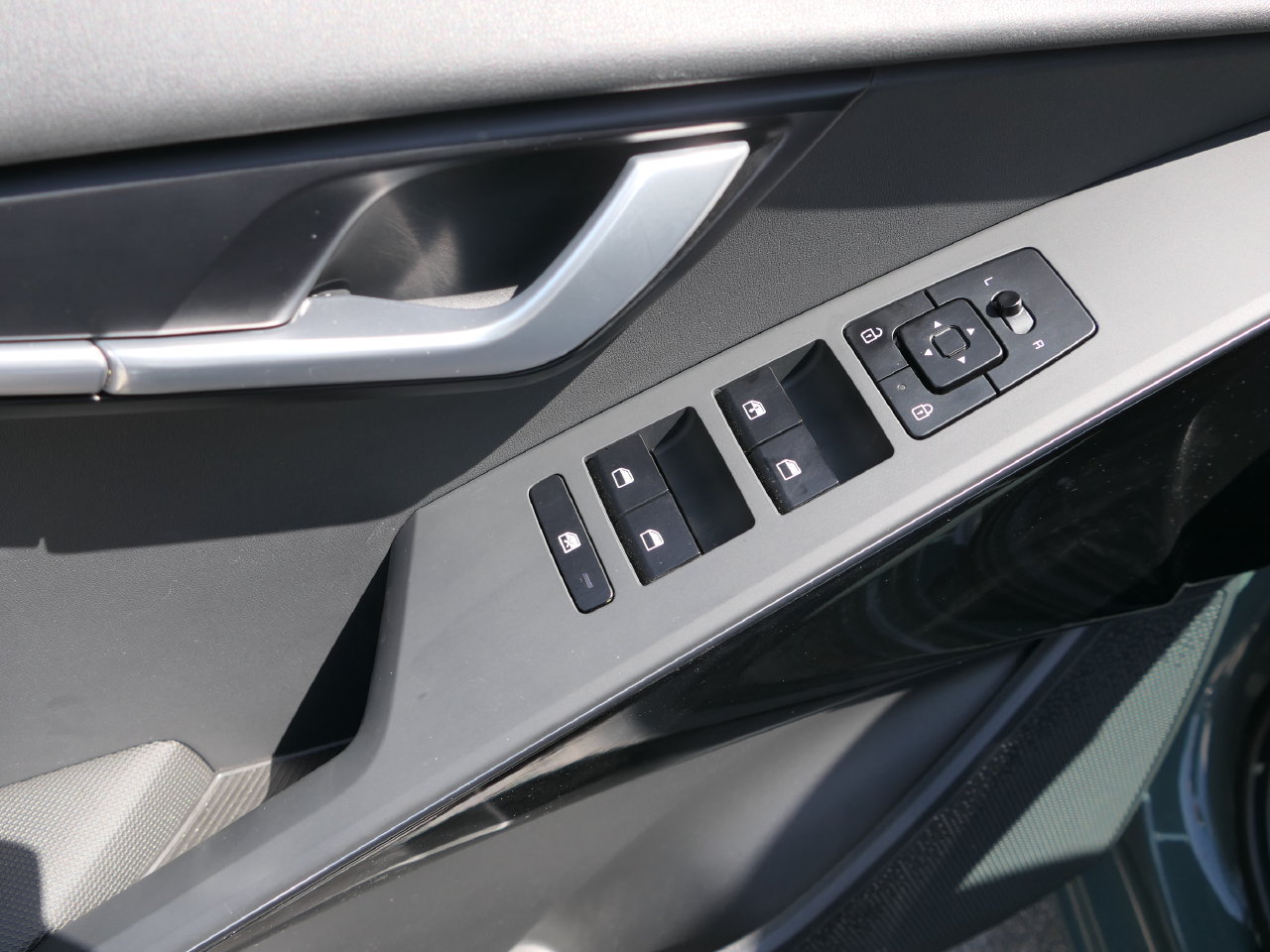 Used 2023 Kia Niro EX FWD image 13