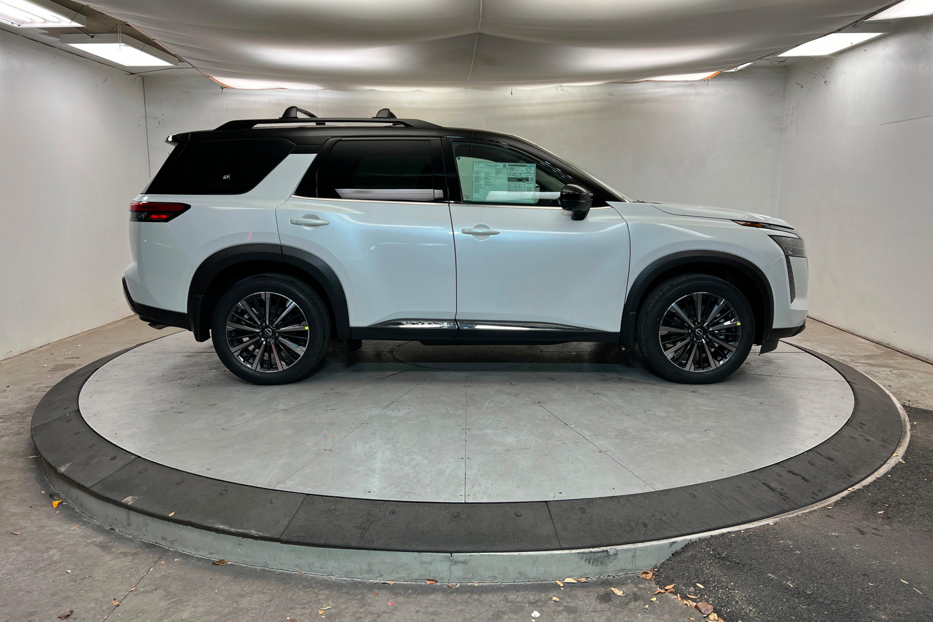 New 2026 Nissan Pathfinder Platinum image 6