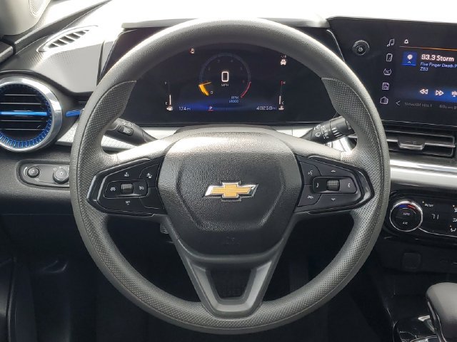 Used 2025 Chevrolet Trax LT FWD image 25