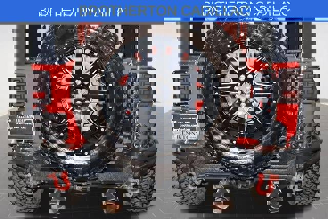 Used 2016 Jeep Wrangler Unlimited Rubicon w/ Connectivity Group image 15