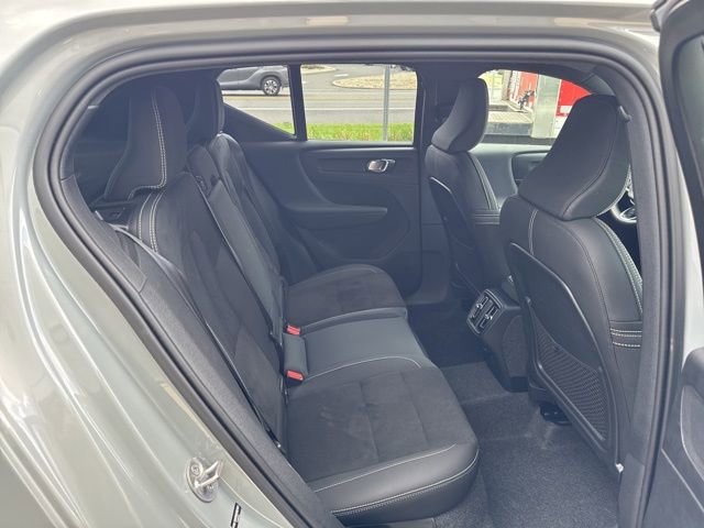 Certified 2025 Volvo XC40 B5 Plus AWD/4WD image 13