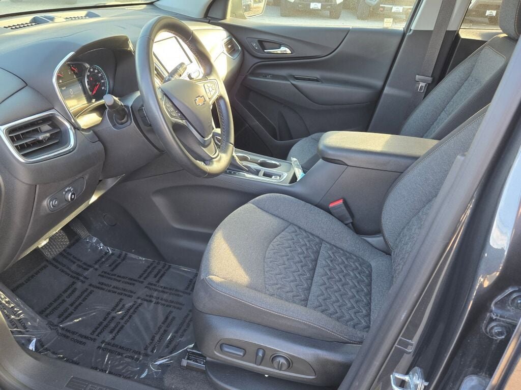 Used 2023 Chevrolet Equinox LT image 19