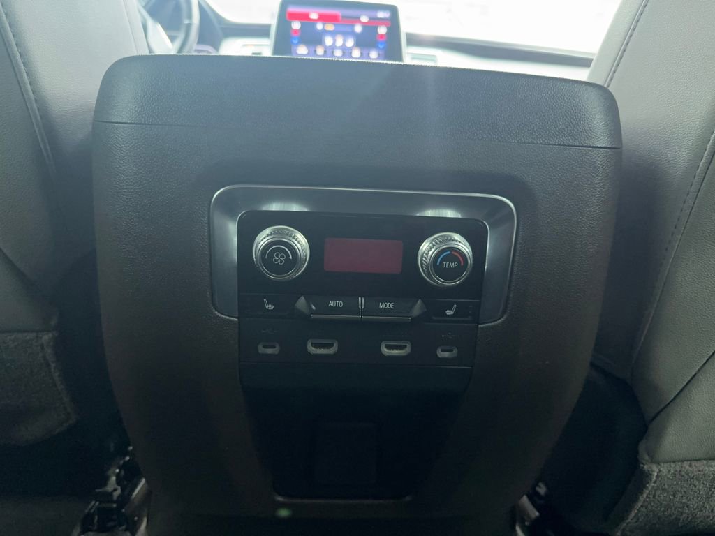 Used 2021 GMC Yukon SLT w/ SLT Premium Package RWD image 38