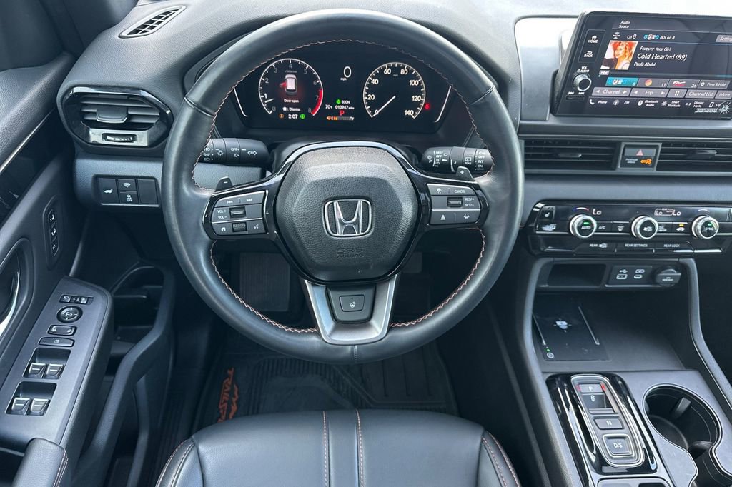 Used 2025 Honda Pilot TrailSport image 14