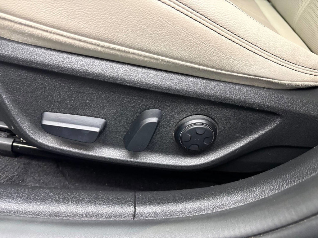 Used 2021 Genesis G70 2.0T AWD/4WD image 26