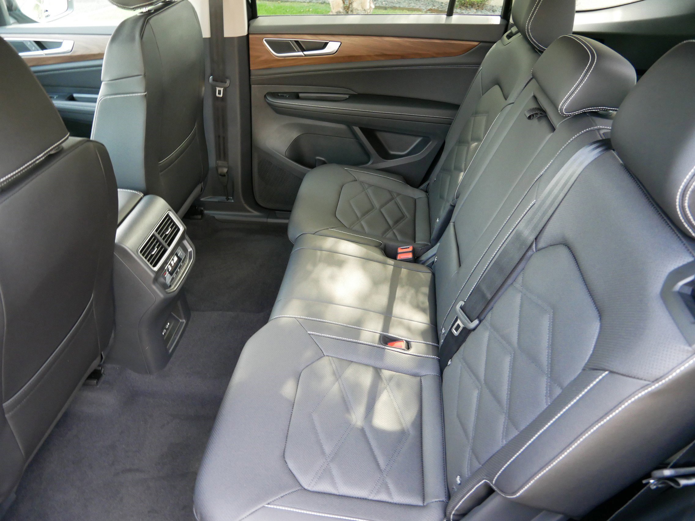 New 2026 Volkswagen Atlas SE image 8