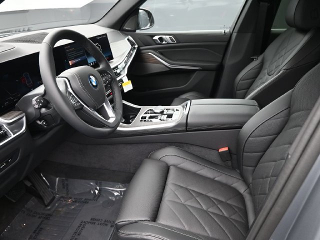 New 2026 BMW X5 xDrive50e w/ Premium Package AWD/4WD image 17