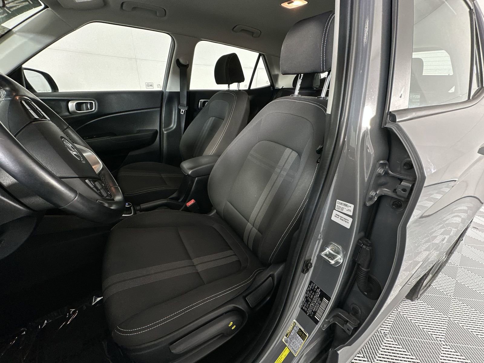 Used 2021 Hyundai Venue SEL w/ Cargo Package image 11