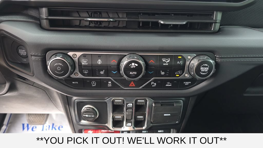 Used 2024 Jeep Gladiator Rubicon w/ Technology Group AWD/4WD image 21