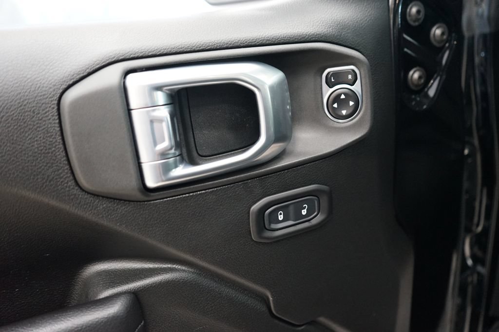 Used 2024 Jeep Wrangler Unlimited AWD/4WD image 25