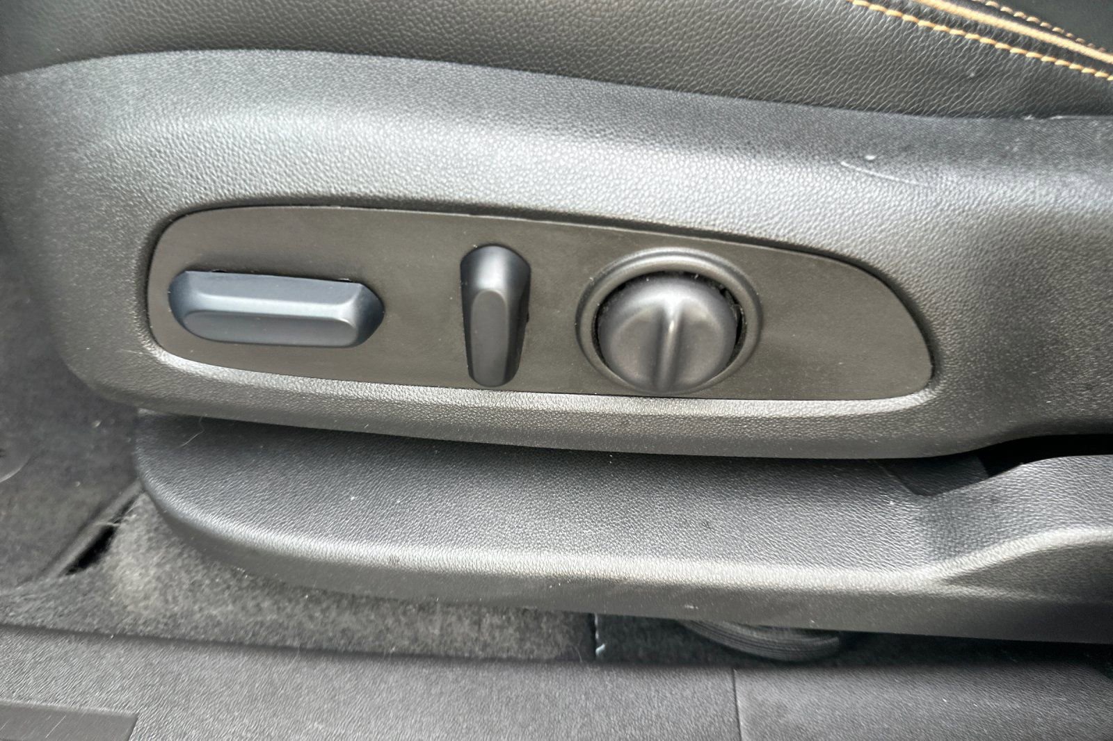 Certified 2024 GMC Terrain AT4 w/ Infotainment Package II image 12