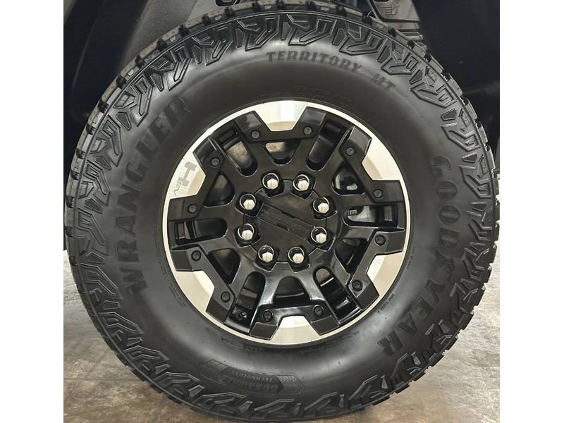 Used 2024 GMC Hummer EV 2X w/ Extreme Off-Road Package AWD/4WD image 11