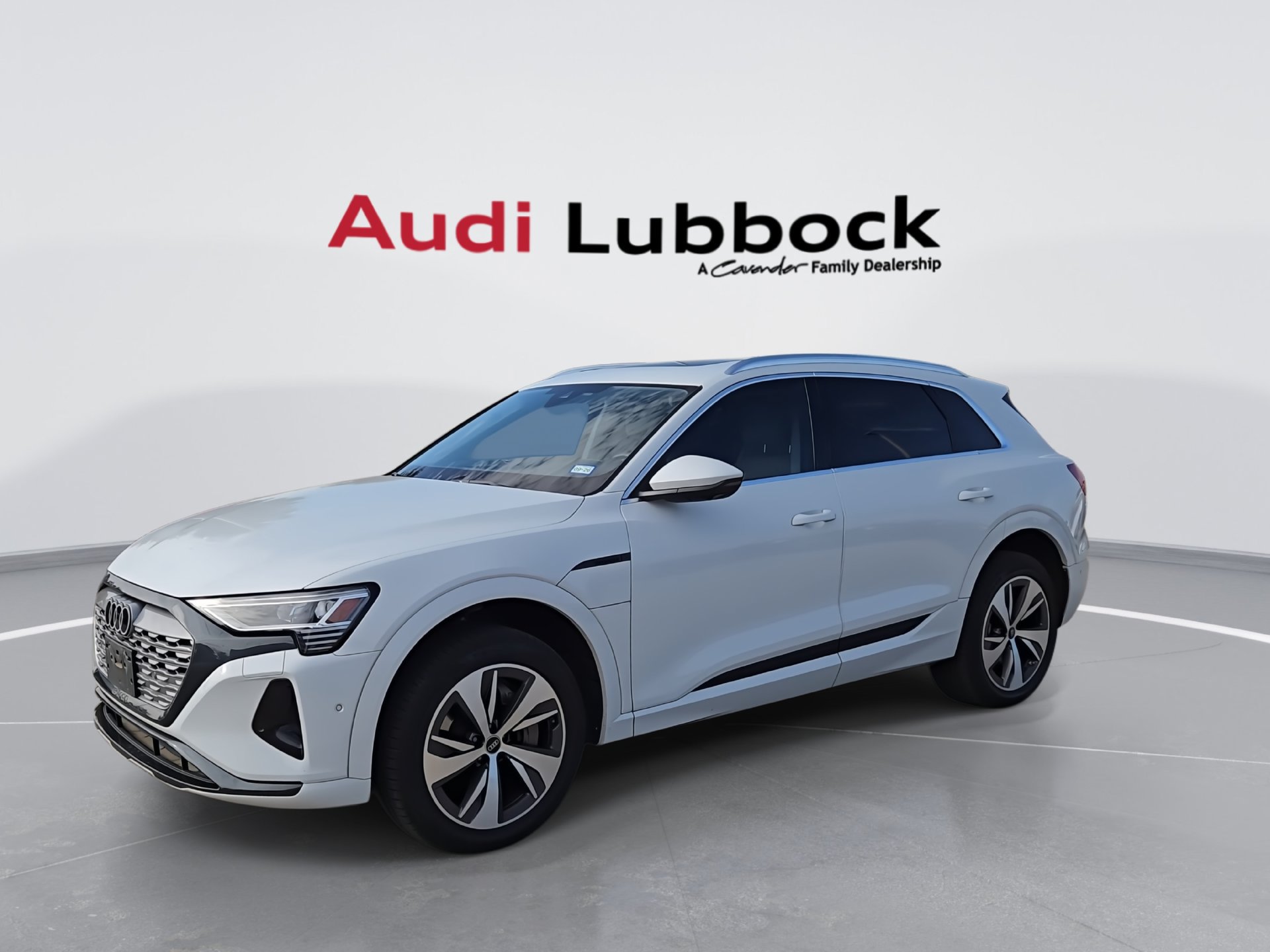 Used 2024 Audi Q8 e-tron Premium Plus AWD/4WD image 4