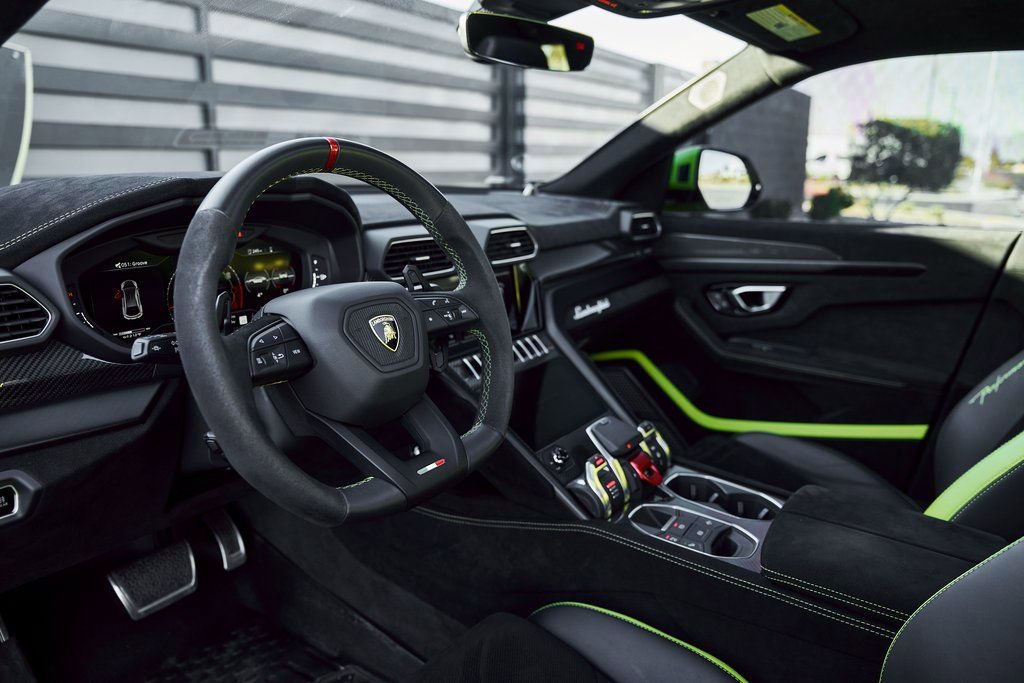 Used 2024 Lamborghini Urus Performante image 2