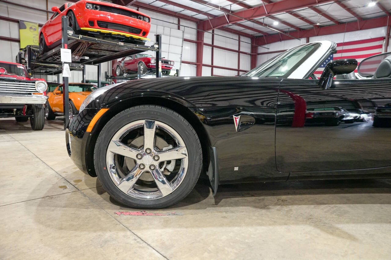 Used 2006 Pontiac Solstice Convertible w/ Premium Package RWD image 3