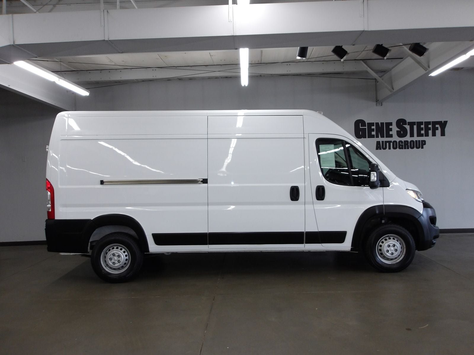 Used 2024 RAM ProMaster 2500 w/ Convenience Group FWD image 3