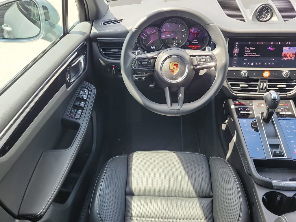 Certified 2025 Porsche Macan image 21