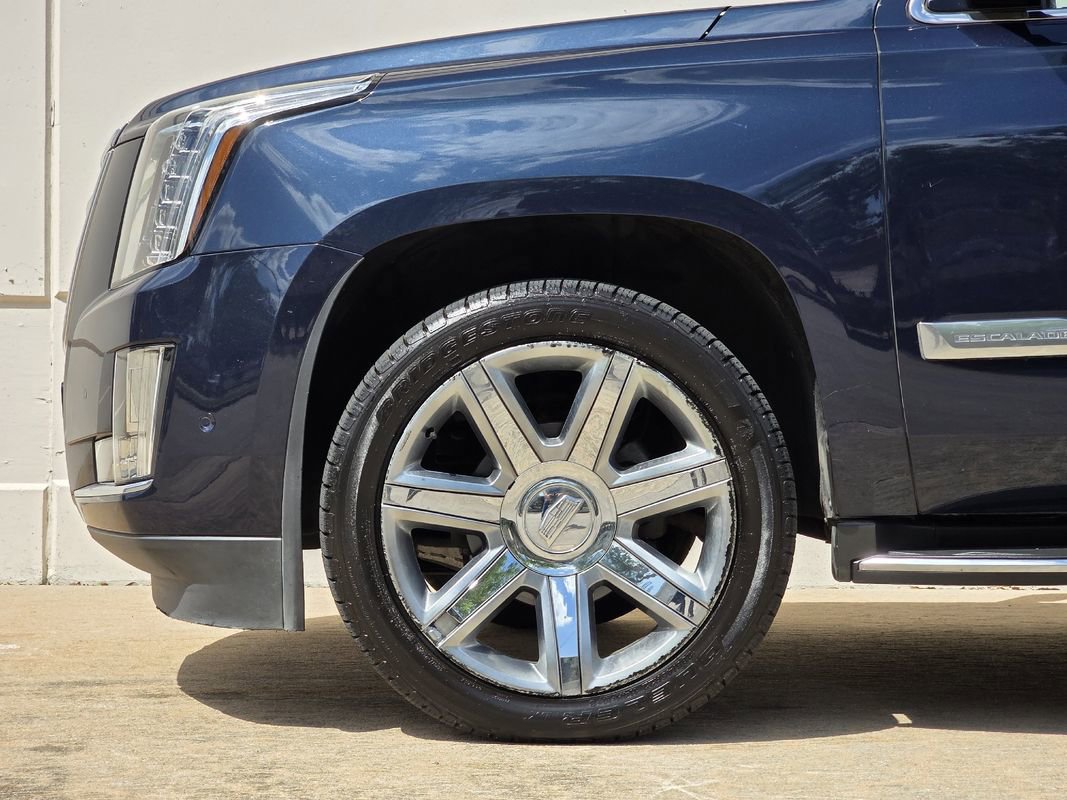 Used 2017 Cadillac Escalade ESV Luxury image 48