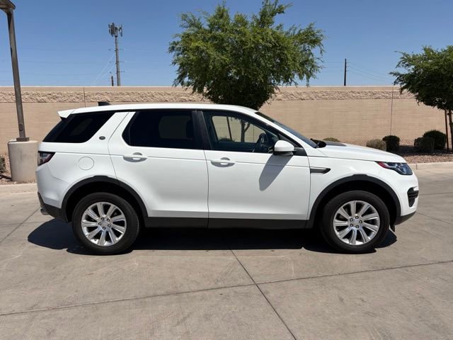 Used 2017 Land Rover Discovery Sport SE image 3