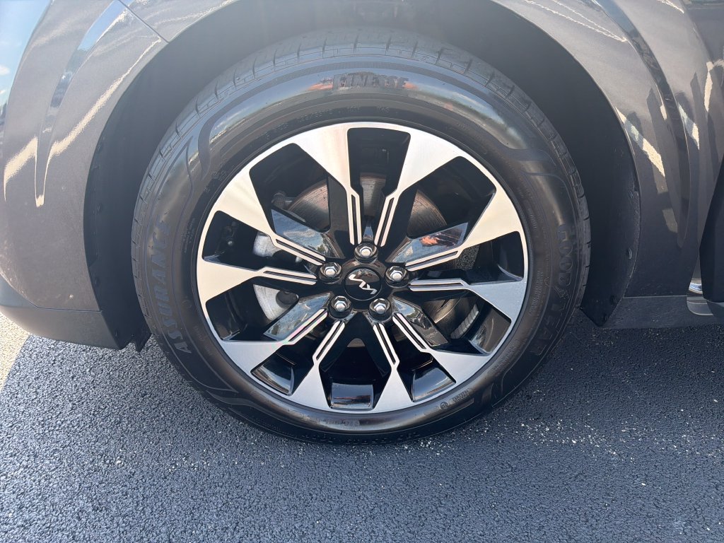 Certified 2023 Kia Carnival EX FWD image 9
