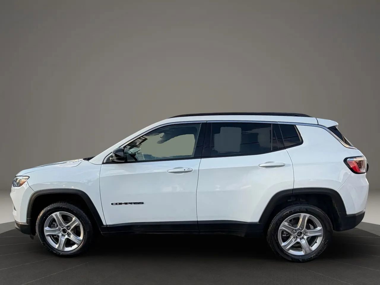 Used 2023 Jeep Compass Latitude image 8