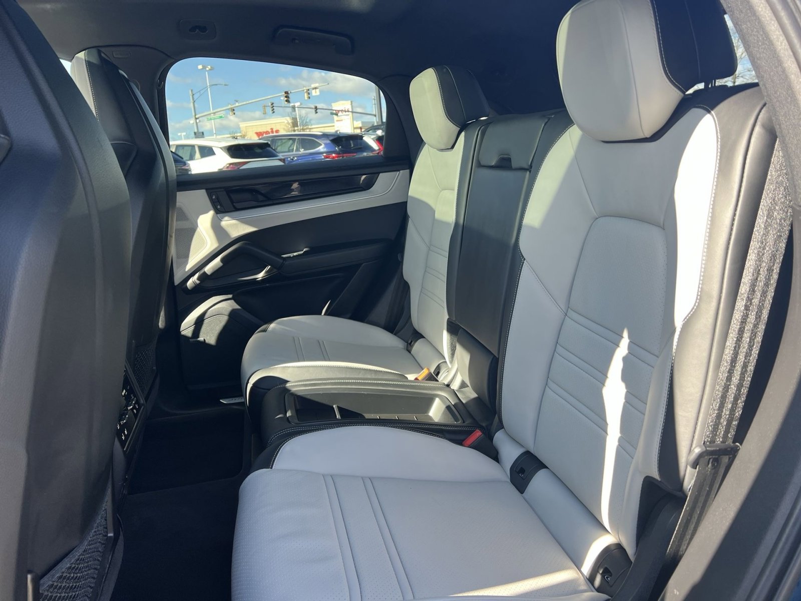 Used 2024 Porsche Cayenne S AWD/4WD image 25