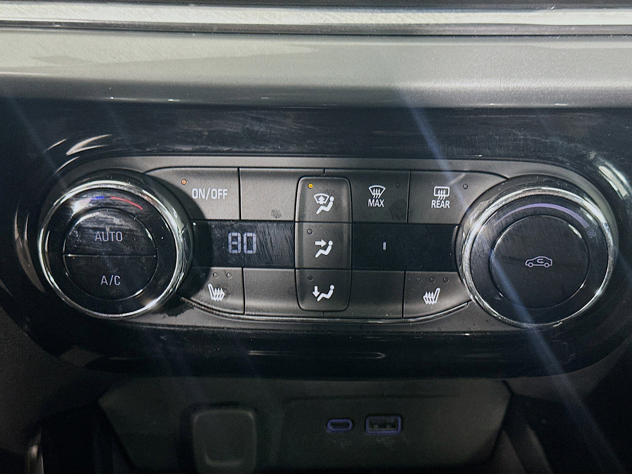 Used 2025 Chevrolet Trax LT w/ LT Convenience Package image 22