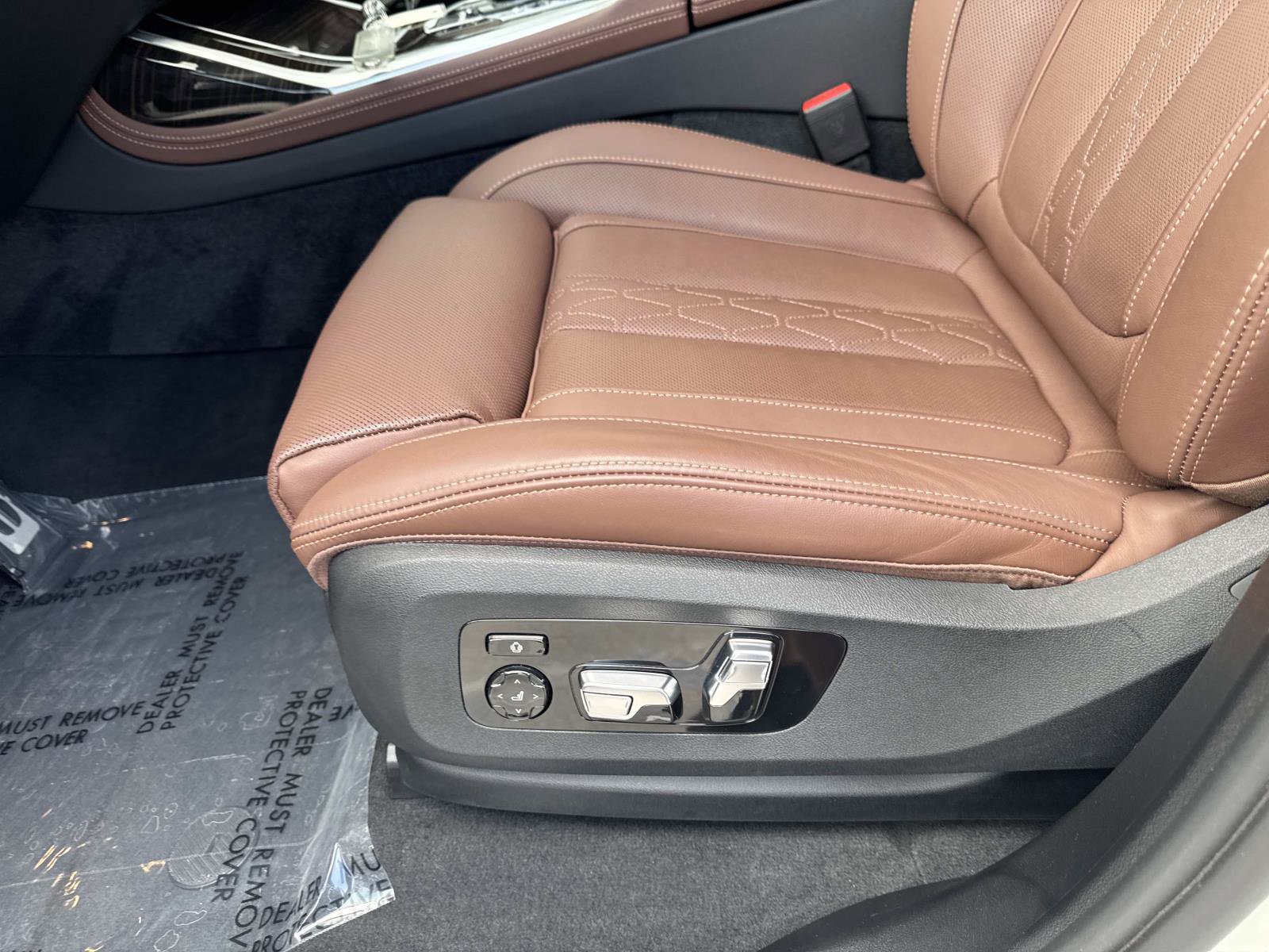 Used 2024 BMW X7 xDrive40i AWD/4WD image 23