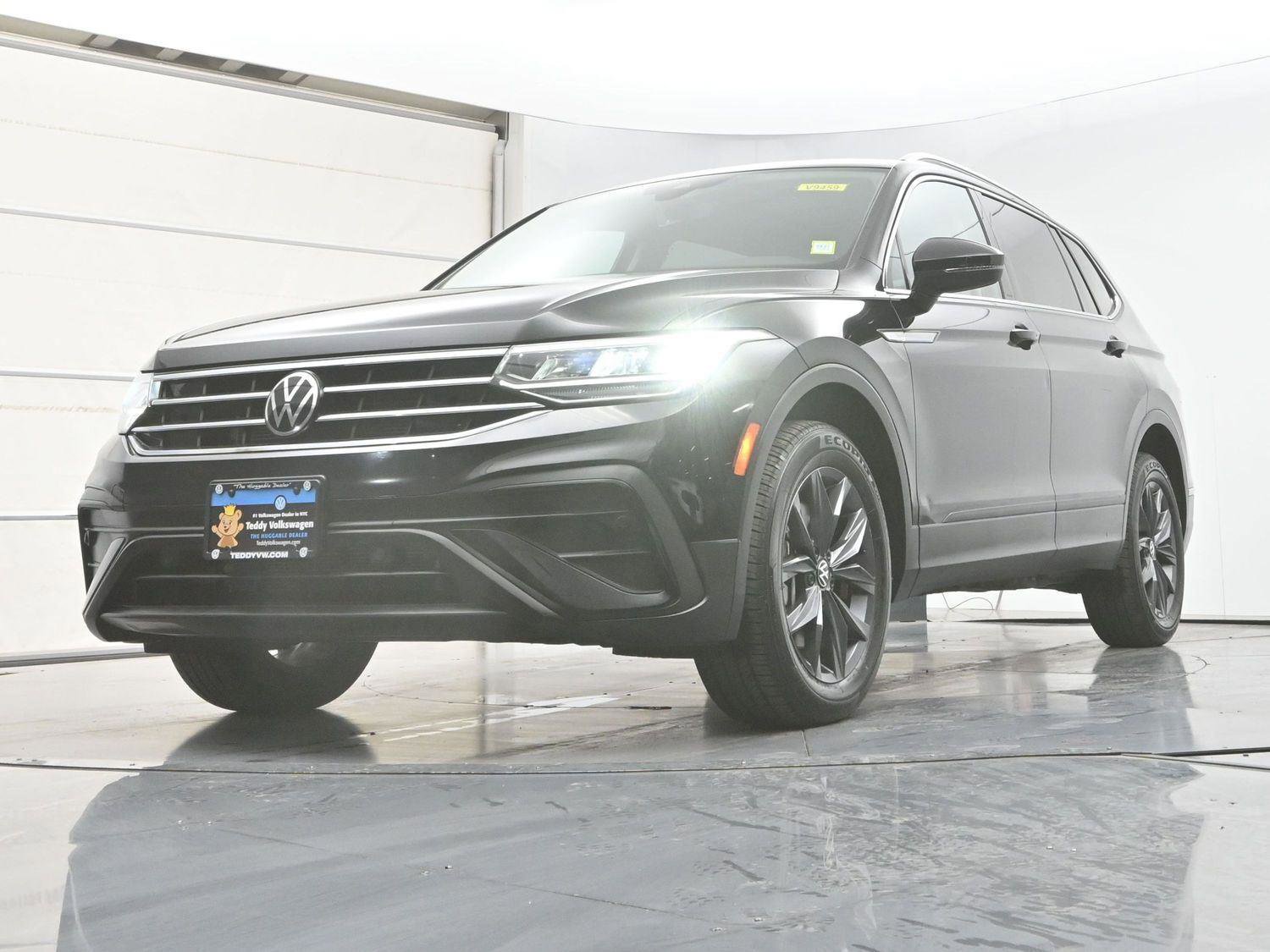 Certified 2022 Volkswagen Tiguan SE w/ Panoramic Sunroof Package AWD/4WD image 27