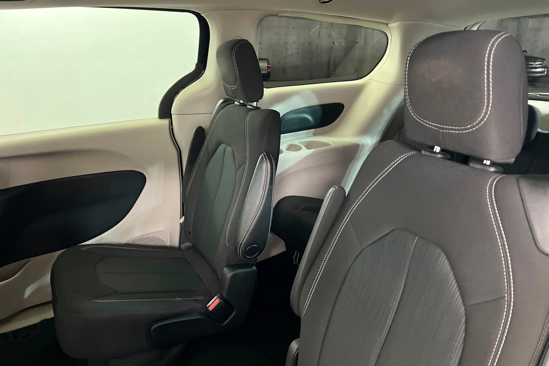 Certified 2023 Chrysler Voyager LX image 19