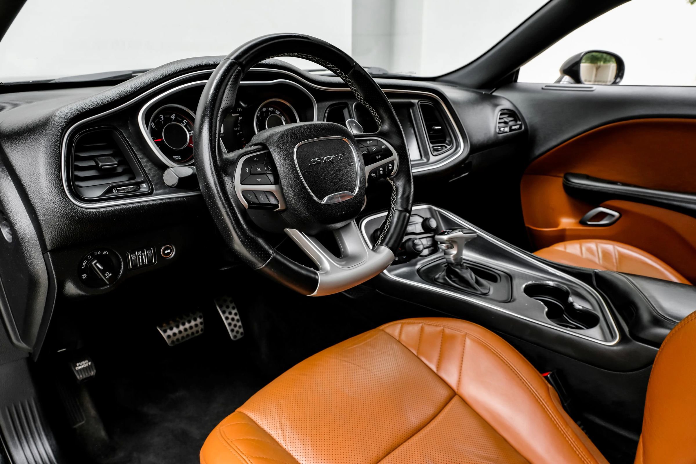 Used 2015 Dodge Challenger SRT w/ Technology Group RWD image 3