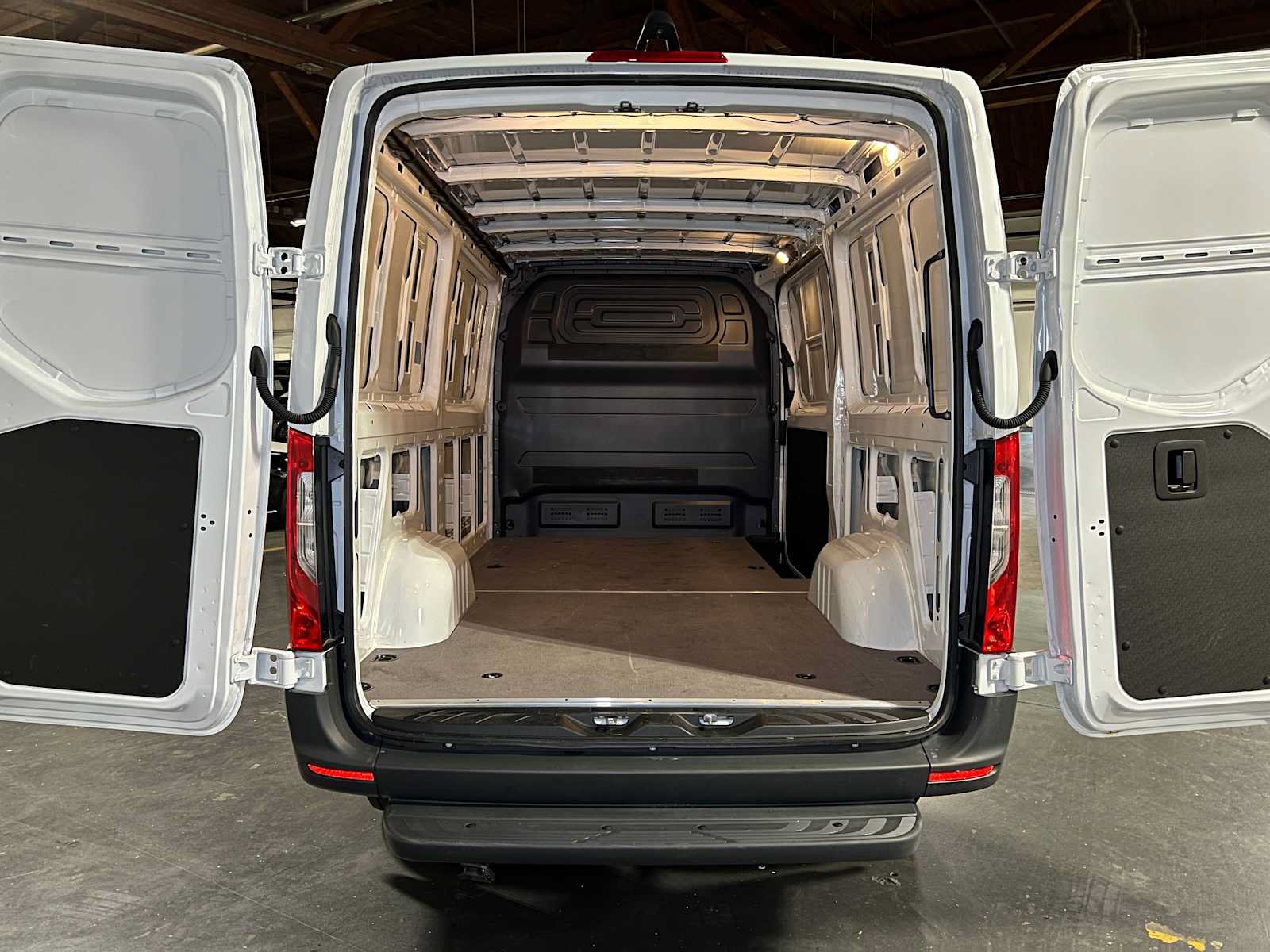 Used 2025 Mercedes-Benz Sprinter 2500 image 15