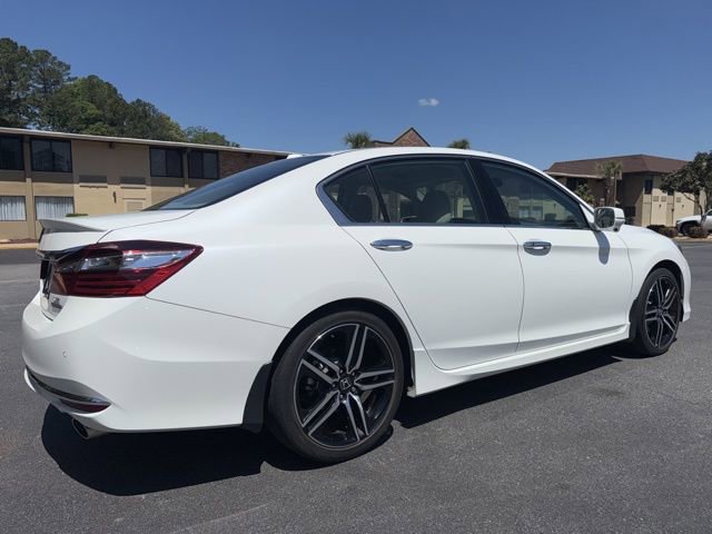 Used 2017 Honda Accord Touring image 6