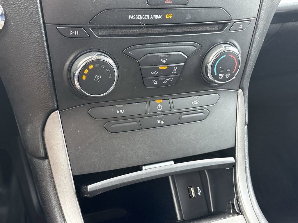 Used 2018 Ford Edge SE image 20