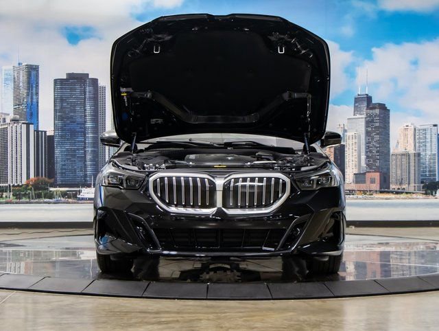 Used 2026 BMW 550e xDrive w/ Premium Package image 4