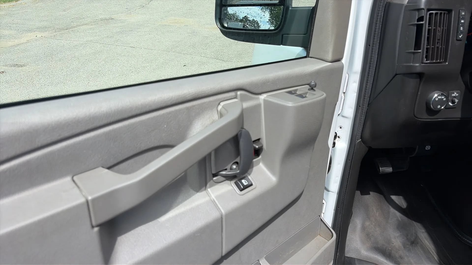 Used 2021 Chevrolet Express 2500 RWD image 13