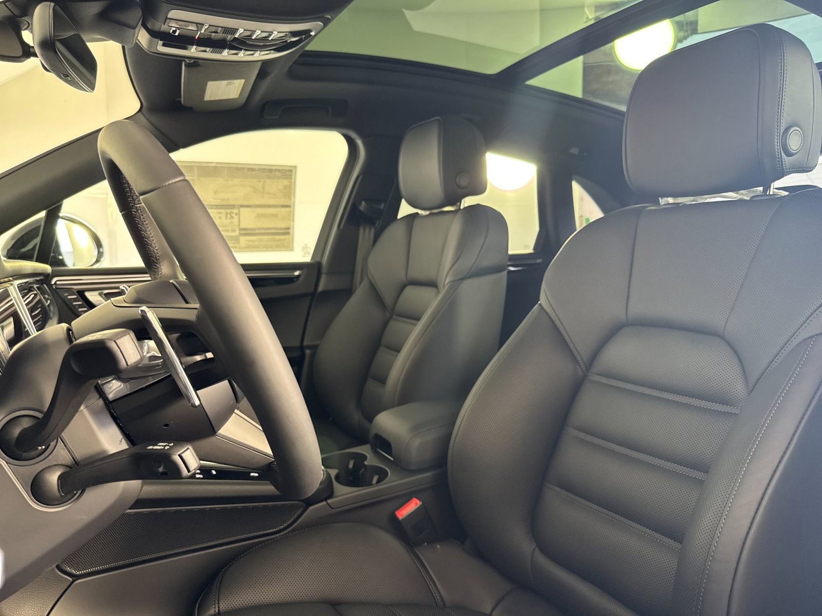 New 2026 Porsche Macan AWD/4WD image 5